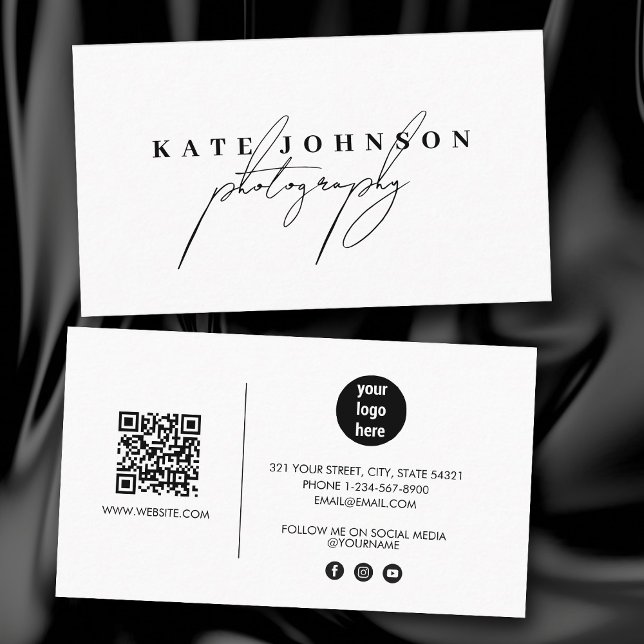Chic White Signature Script QR Code Social Media Visitenkarte (Chic White Signature Script QR Code Social Media Business Card)