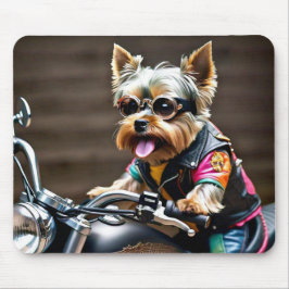 Chic Yorkie auf einer Motorrad-Maus Mousepad