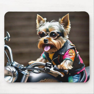 Chic Yorkie auf einer Motorrad-Maus Mousepad