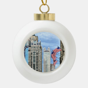 Chicago - Flaggen entlang der Michigan Avenue Keramik Kugel-Ornament