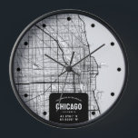 Chicago, Illinois City Map Uhr<br><div class="desc">Eine lustige Wanduhr mit einer Straßenkarte von oben nach unten,  die die wunderbare Stadt Chicago,  Illinois,  darstellt.</div>