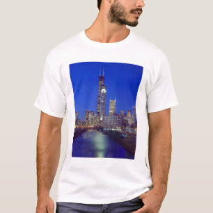 Chicago, Illinois, Skyline bei Nacht mit Chicago T-Shirt