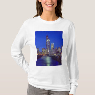Chicago, Illinois, Skyline bei Nacht mit Chicago T-Shirt