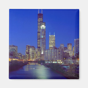 Chicago, Illinois, Skyline nachts mit Chicago Magnet