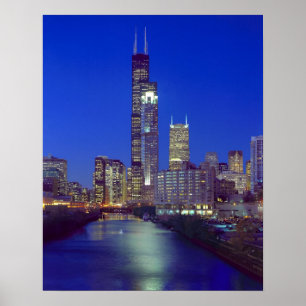 Chicago, Illinois, Skyline nachts mit Chicago Poster