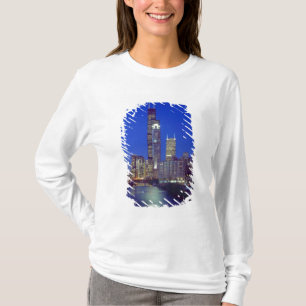 Chicago, Illinois, Skyline nachts mit Chicago T-Shirt