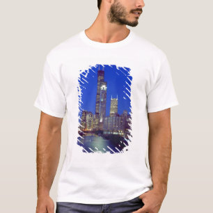 Chicago, Illinois, Skyline nachts mit Chicago T-Shirt