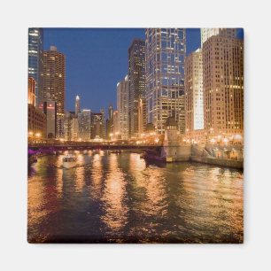Chicago, Illinois, Skyline und Chicago River bei 2 Magnet
