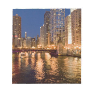 Chicago, Illinois, Skyline und Chicago River bei 2 Notizblock