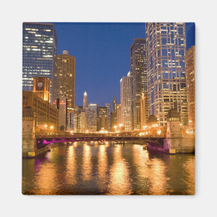 Chicago, Illinois, Skyline und Chicago River bei Magnet