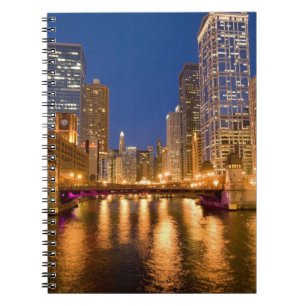 Chicago, Illinois, Skyline und Chicago River bei Notizblock