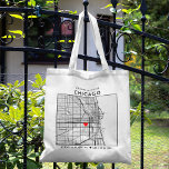 Chicago Liebe Locator | Begrüßung Tragetasche<br><div class="desc">Eine lustige Tasche für eine Hochzeit oder andere Anlässe in der schönen Stadt Chicago, Illinois. In dieser Tasche befindet sich eine übergeordnete Stadtkarte des Stadtzentrums in einem schwarzen Rahmen. An der Spitze befindet sich ein kurzer Begrüßungsgruß und der Name der Stadt. Auf der unteren Seite befinden sich die Längen- und...</div>