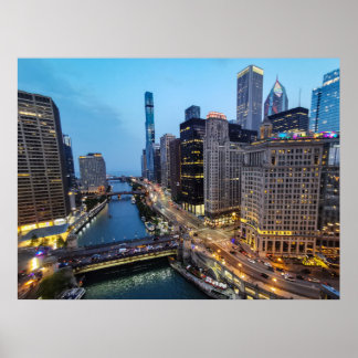 Chicago Skyline bei Dämmerung River View Poster Dr
