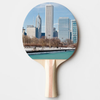 Chicago-Skyline über gefrorenem Michigansee Tischtennis Schläger