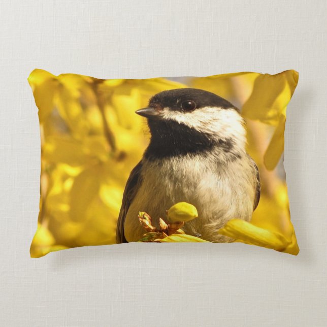 Chickadee Bird in gelben Blumen Akzent Kissen (Vorderseite)