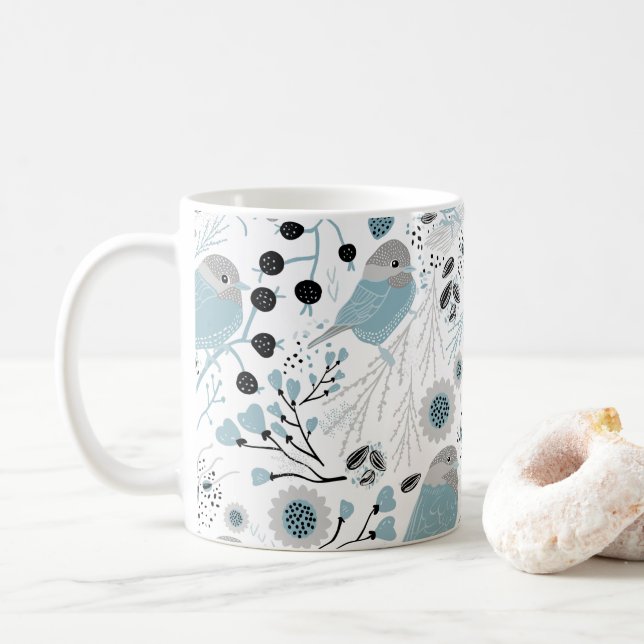 Chickadevögel Niedlich Blaue graue Blume Berries Kaffeetasse (Mit Donut)
