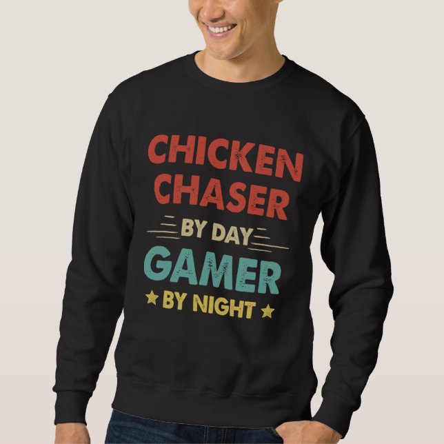 Chicken Chaser By Day Gamer By Night Sweatshirt (Vorderseite)