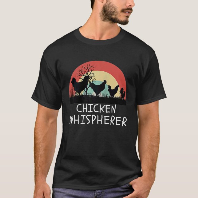 Chicken Whisperer with Retro Sunset  Backyard Chic T-Shirt (Vorderseite)
