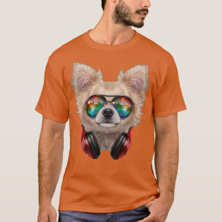 Chihuahua Dog als DJ mit Space Sunglass und T-Shirt