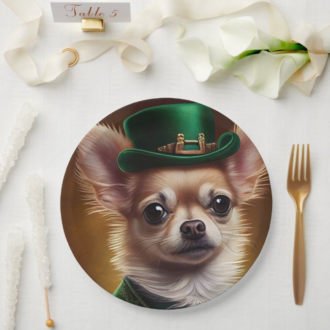 Chihuahua Dog in St. Patrick's Day Dress Pappteller (Hochzeit)