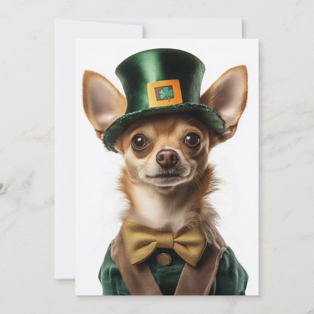 Chihuahua Dressed Leprechaun St Patrick's Day Einladung (Vorderseite)