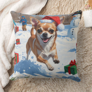 Chihuahua läuft im Schnee mit Weihnachtsmütze Kissen