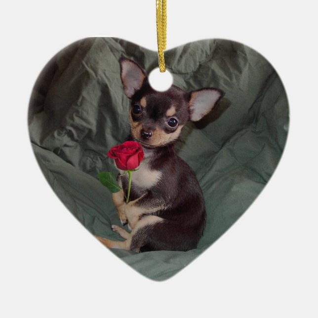 Chihuahua MerryRose Holding A Rose Ornament (Vorne)