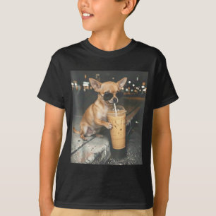 Chihuahua trinkt Eiskaffee lustiges Tier-Meme T-Shirt