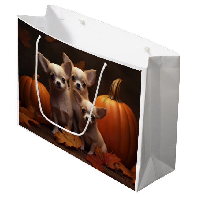 Chihuahua Welpe Autumn Delight Pumpkin Große Geschenktüte (Vorderseite Schrägansicht)