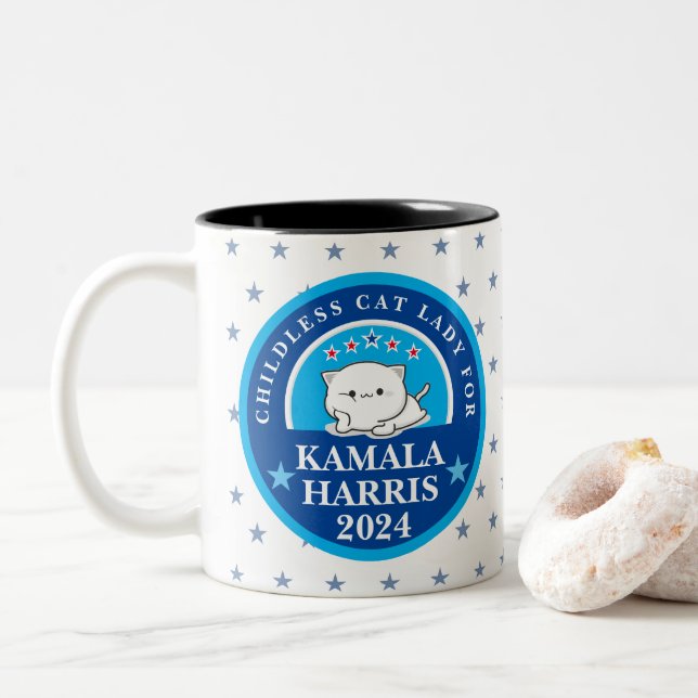 Childless Cat Lady for Kamala Harris Zweifarbige Tasse (Mit Donut)