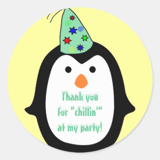 Childrens Penguin Tragen von Party Hat Geburtstag Runder Aufkleber