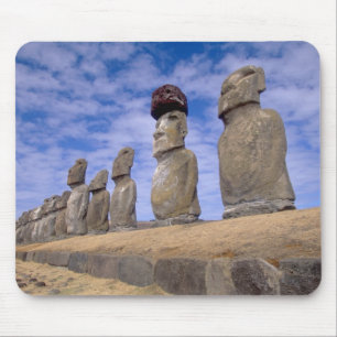 Chile, Osterinsel. Die 15 Moais bei Ahu Mousepad