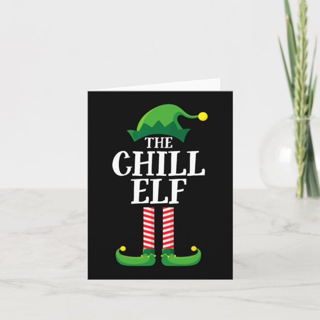 Chill Elf Matching Family Group Weihnachts-Party Karte (Vorderseite)