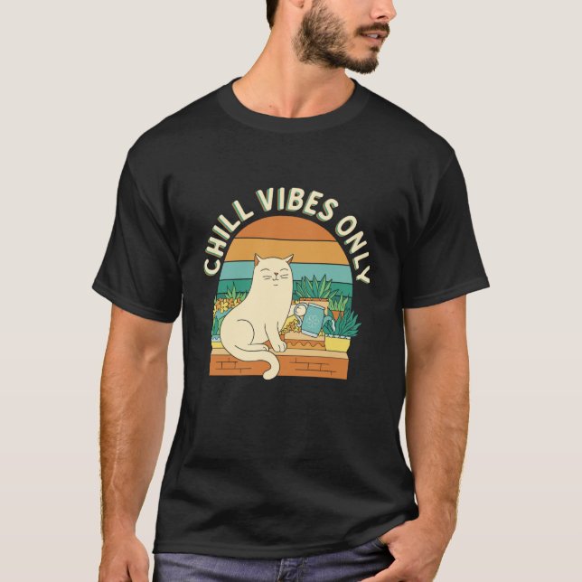 Chill Vibes Only Retro Cat Gardening Plant T-Shirt (Vorderseite)