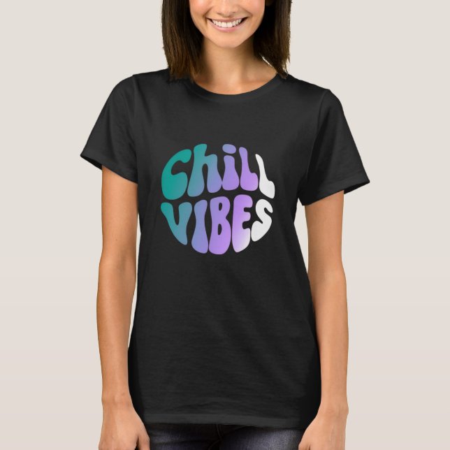 Chill Vibes Retro Gradient Typography T-Shirt (Vorderseite)