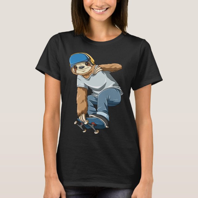 Chilled Sloth Skateboarding   Skater T-Shirt (Vorderseite)