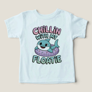 Chillen mit meinem Schwimmhilfe Hai-Baby