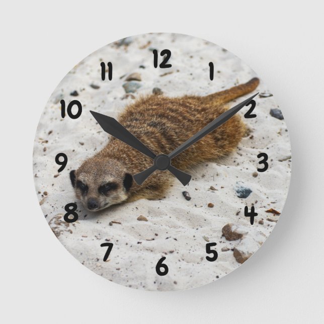 Chillin' Meerkat Clock Runde Wanduhr (Vorderseite)
