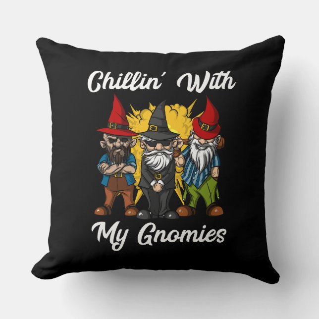Chillin mit meinen Gnomen Funny Garden Gnomes Kissen (Vorderseite)