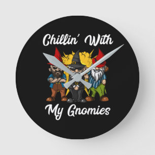 Chillin mit meinen Gnomen Funny Garden Gnomes Runde Wanduhr