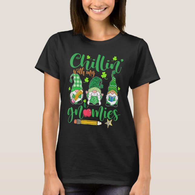 Chillin mit meinen Gnomies St Patricks Day Teacher T-Shirt (Vorderseite)