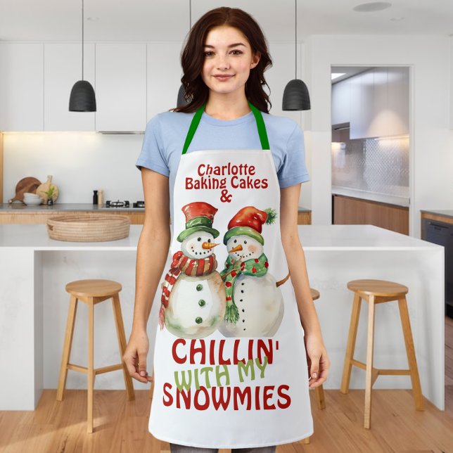 Chillin mit meinen Schneemassen Snowman Personalis Schürze (Chillin With My Snowmies Snowman Personalized Apron from Ricaso. A fun winter themed apron for chef)
