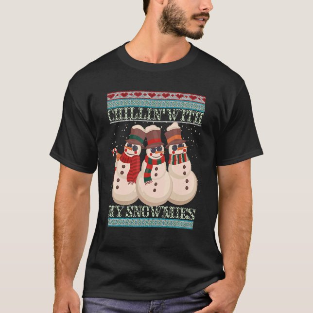 Chillin' mit meinen Snowmies Ugly Christmas Snowma T-Shirt (Vorderseite)