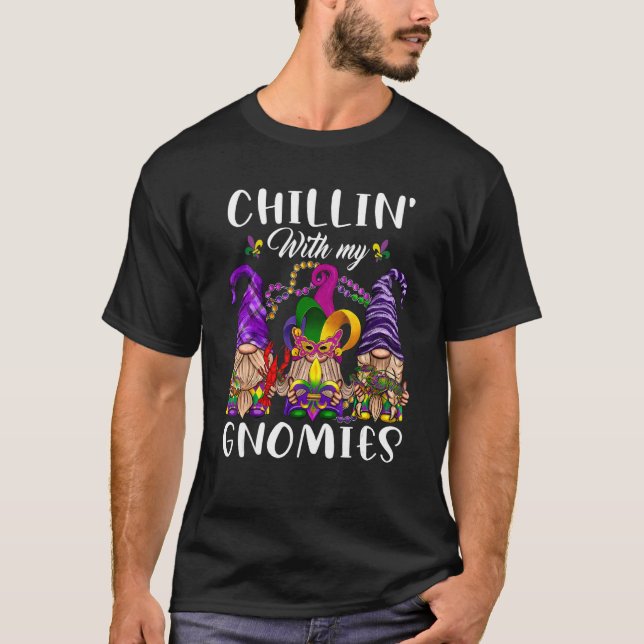 Chillin With My Gnomies Cute Gnome Mardi Gras Carn T-Shirt (Vorderseite)
