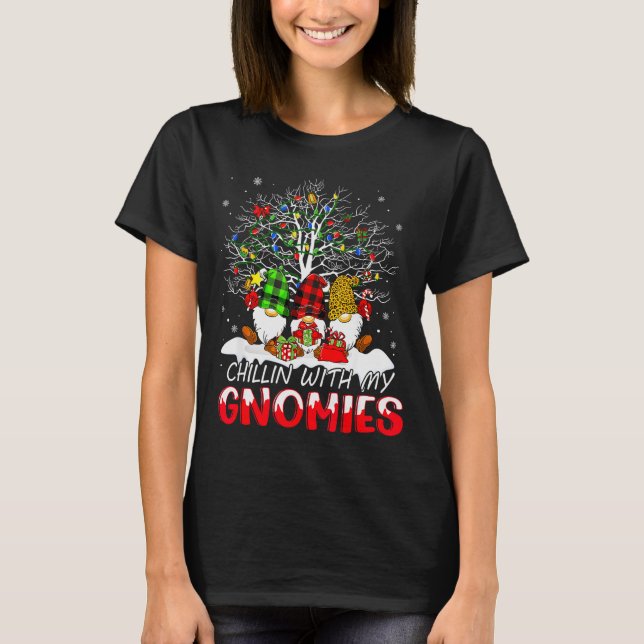Chillin With My Gnomies Funny Christmas Family Fri T-Shirt (Vorderseite)