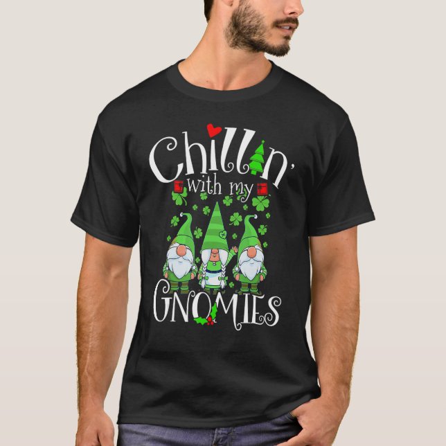 Chillin With My Gnomies, St Patrick Day Gnomes Gar T-Shirt (Vorderseite)