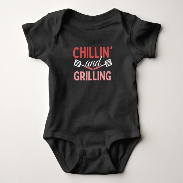 Chilling And Grilling - Grill BBQ Baby Strampler (Vorderseite)