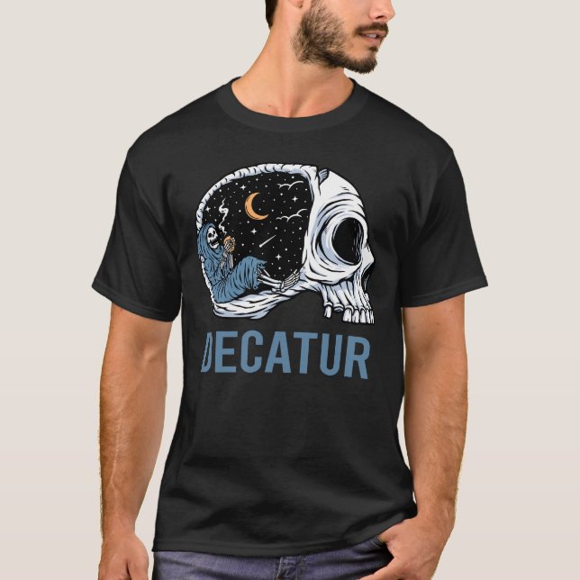 Chilling Skeleton - Decatur T-Shirt (Vorderseite)