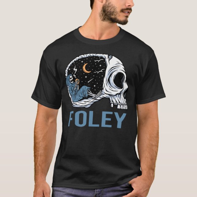 Chilling Skeleton Foley T-Shirt (Vorderseite)