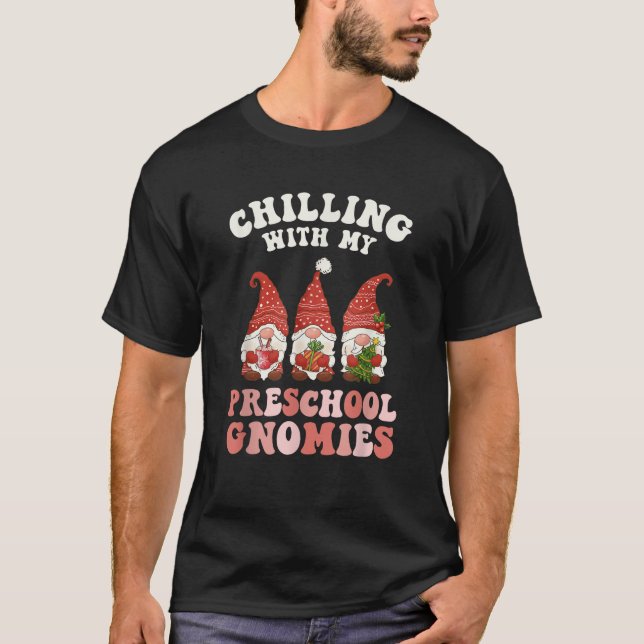 Chilling With My Preschool Gnomies Teacher Christm T-Shirt (Vorderseite)